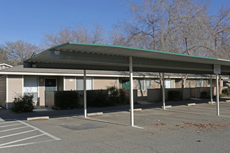 Casa Nueva in Coalinga, CA - Foto de edificio - Building Photo