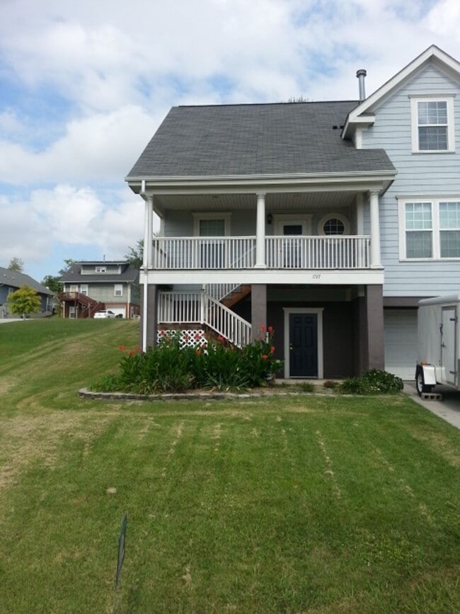property at 1737 Moses Ave