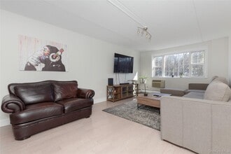 4 Consulate Dr in Eastchester, NY - Building Photo - Building Photo