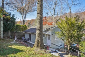 64 W River Styx Rd in Hopatcong, NJ - Building Photo - Building Photo