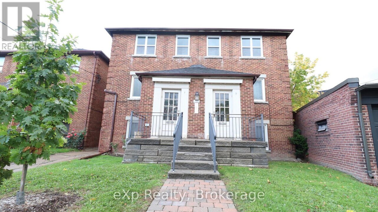 875 Millwood Rd in Toronto, ON - Building Photo