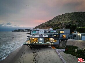 26044 Pacific Coast Hwy in Malibu, CA - Building Photo - Building Photo