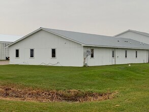 718 Dawn Ave, Unit 718 in Thief River Falls, MN - Building Photo - Building Photo