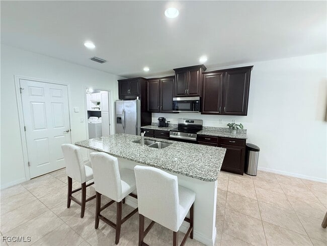 4278 Dutchess Park Rd in Ft. Myers, FL - Building Photo - Building Photo