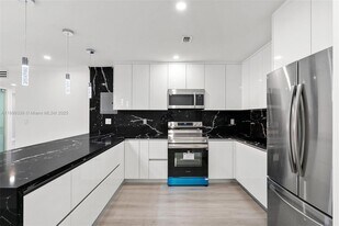 9405 SW 76th St in Miami, FL - Building Photo