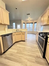 Room in House on Amy Francis St in Austin, TX - Building Photo - Building Photo