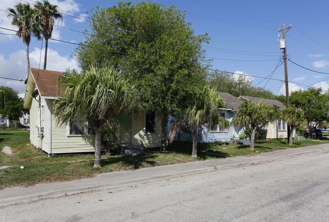 1221-1227B Fifth St in Corpus Christi, TX - Building Photo - Building Photo