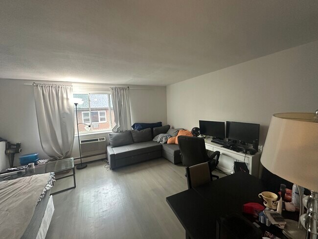212 Kent St, Unit 44 in Brookline, MA - Foto de edificio - Building Photo