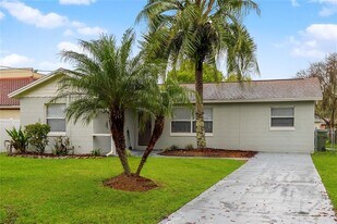 1010 N Lavon Ave in Kissimmee, FL - Building Photo