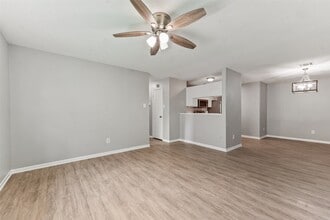 6011 Beaconridge Dr in Houston, TX - Building Photo - Building Photo