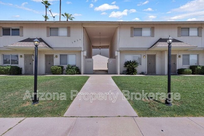 3934 E Piccadilly Rd in Phoenix, AZ - Building Photo - Building Photo