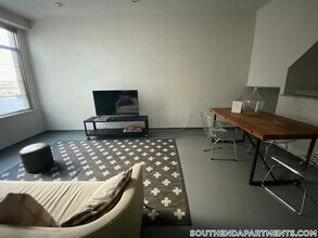 160 E Berkeley St, Unit 309 in Boston, MA - Foto de edificio - Building Photo