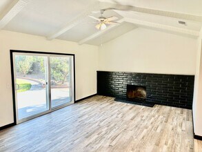 1545 Sunnyside Ave in Clovis, CA - Building Photo - Building Photo