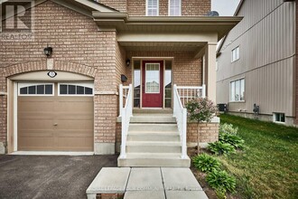 10 Don Hadden Crescent in Sunderland, ON - Building Photo - Building Photo