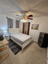 472 E 15th St in Hialeah, FL - Building Photo - Building Photo
