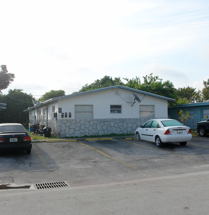 1930-1938 SW 44th Ter in Fort Lauderdale, FL - Building Photo