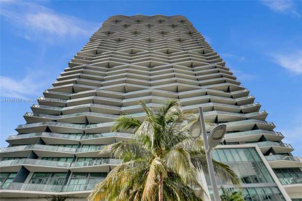 460 NE 28th St, Unit 2607 in Miami, FL - Foto de edificio - Building Photo