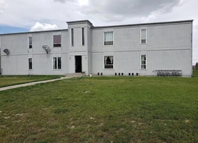 321 2nd Ave NW in Conrad, MT - Building Photo