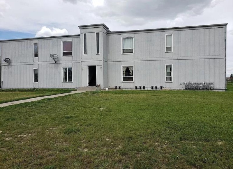 321 2nd Ave NW in Conrad, MT - Foto de edificio