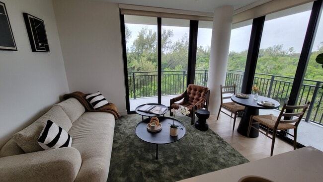 2490 NE 182nd St, Unit C1 in North Miami Beach, FL - Foto de edificio - Building Photo