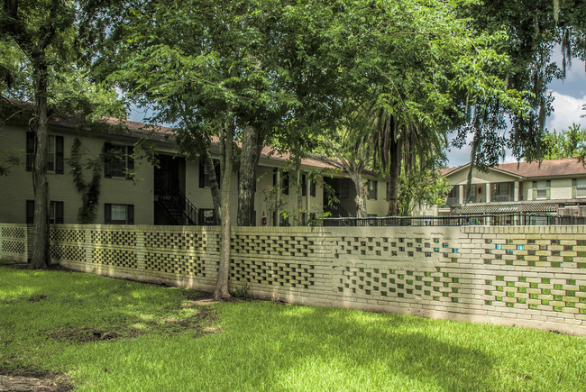 Willow Drive Apartments in Lake Jackson, TX - Foto de edificio - Building Photo