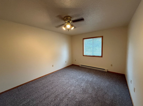 325 Twin Oak Dr, Unit 1 in Altoona, WI - Building Photo - Building Photo