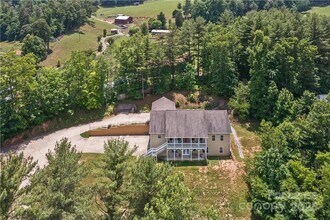24 Lamplighter Ln in Weaverville, NC - Building Photo - Building Photo