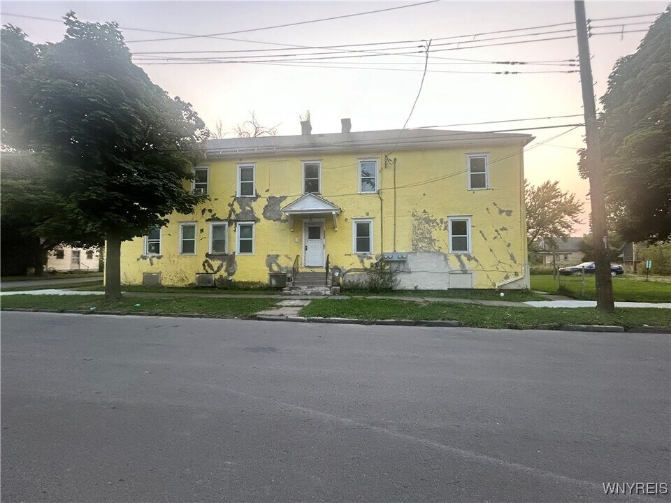 1504 13th St in Niagara Falls, NY - Building Photo