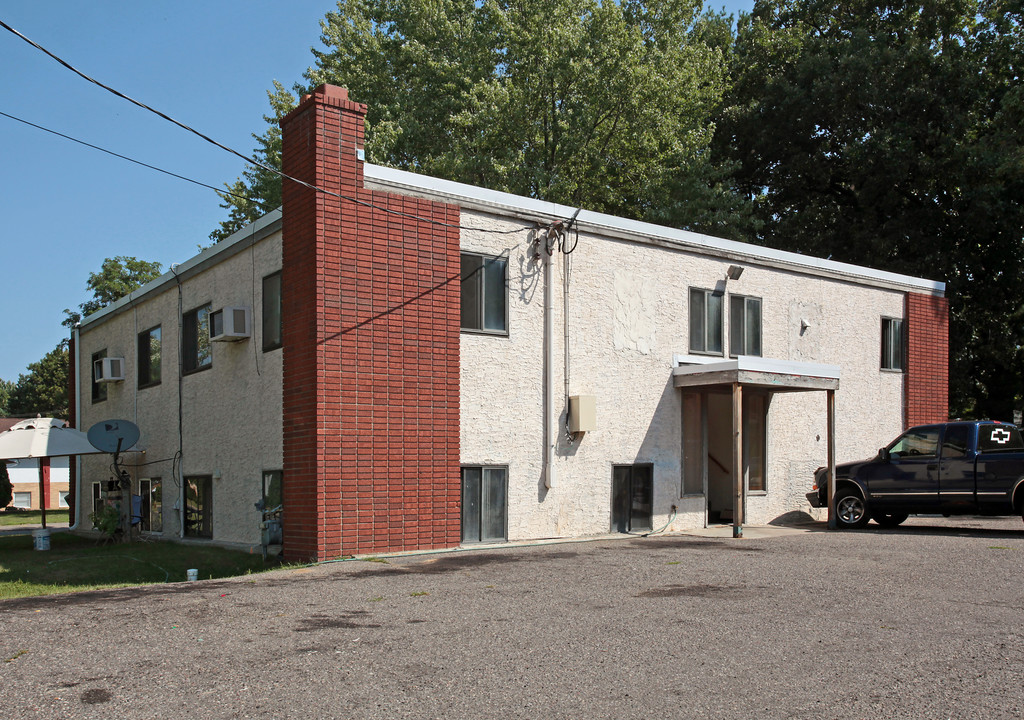 120 8th Ave SE in Forest Lake, MN - Building Photo