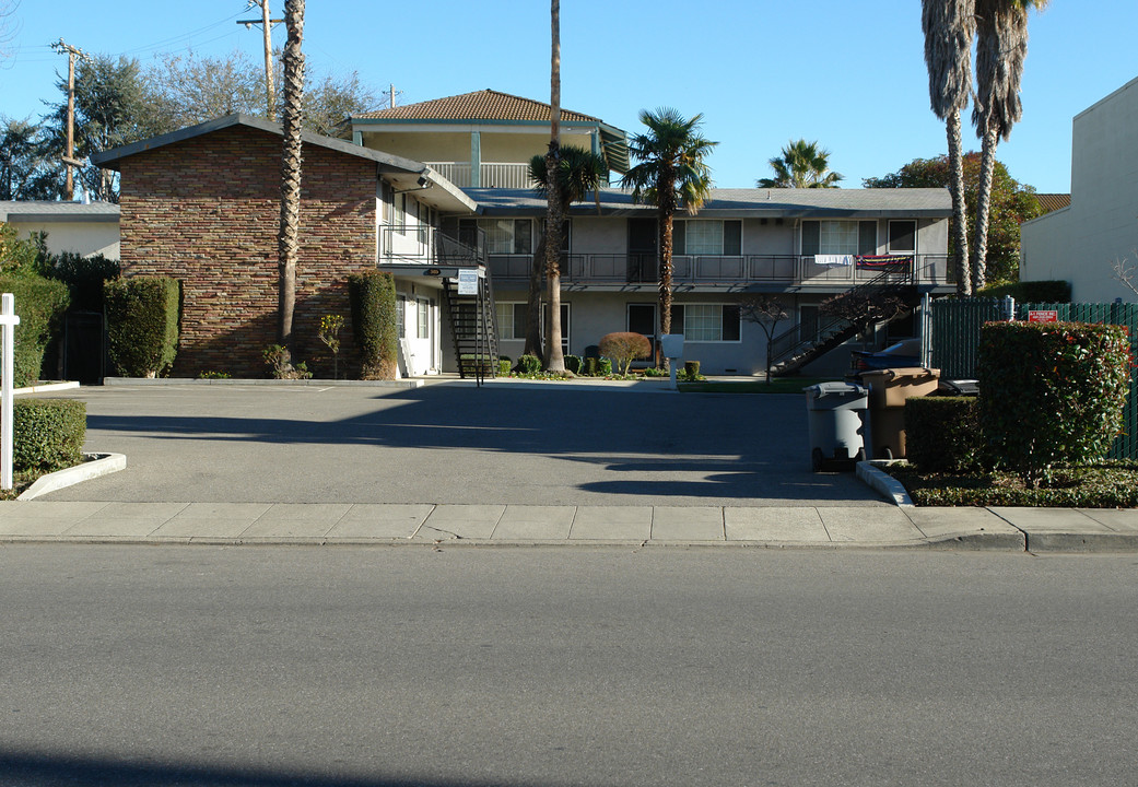 585 Ortega Ave in Mountain View, CA - Foto de edificio