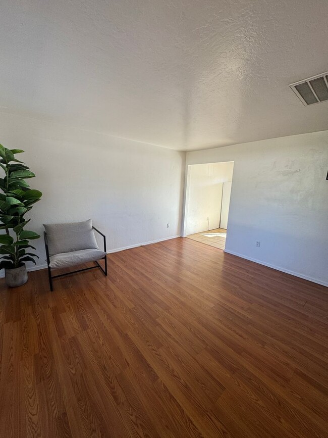 350 N Silverbell Rd in Tucson, AZ - Building Photo - Building Photo