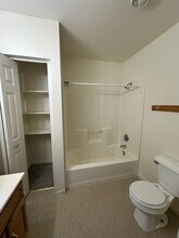 13 1st St SE-Unit -10 in Minot, ND - Building Photo - Building Photo