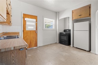 15300 Waterloo Rd in Cleveland, OH - Building Photo - Building Photo