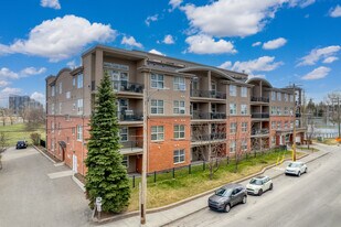 495 78th Ave SW in Calgary, AB - Building Photo