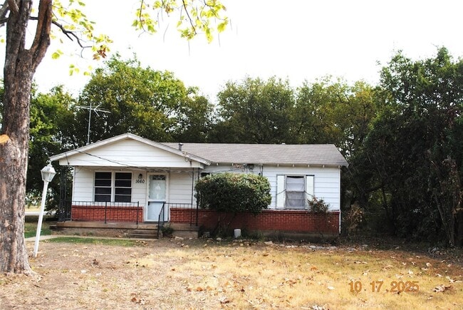 property at 1660 Marsalis Rd