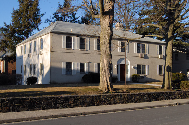 325 Haverford Ave in Narberth, PA - Foto de edificio - Building Photo