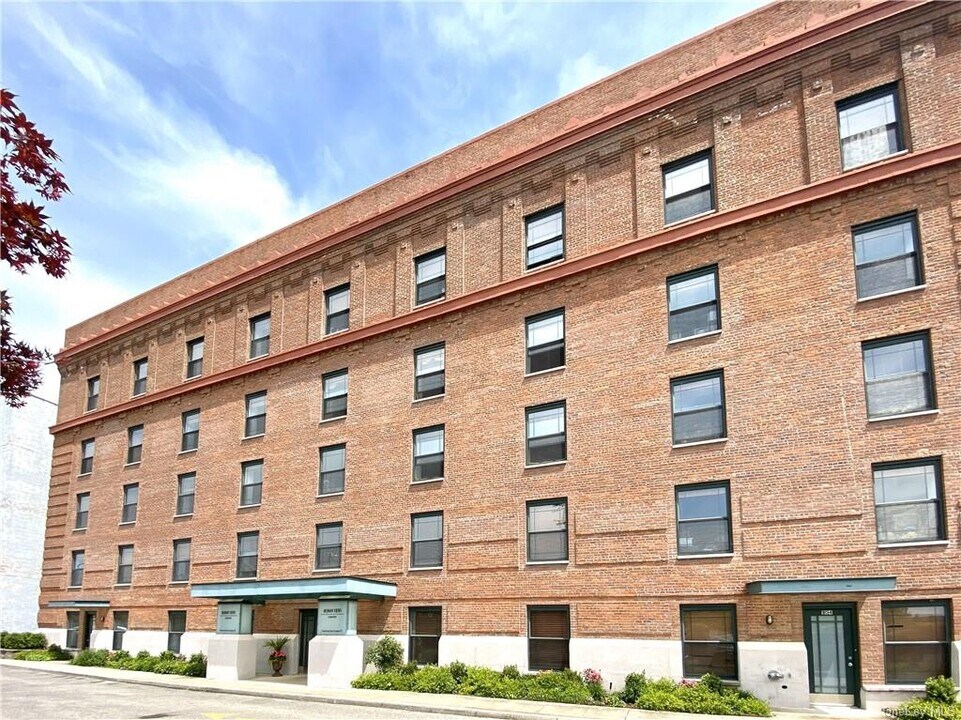 1 S Astor St-Unit -303 in Irvington, NY - Building Photo