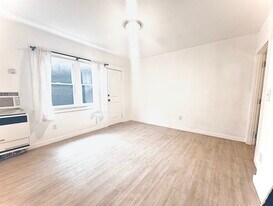 1110 N Sweetzer Ave in West Hollywood, CA - Building Photo