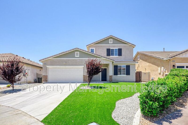 29305 Catalpa in Lake Elsinore, CA - Building Photo