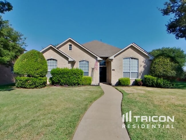 1403 Lost Creek Dr in Desoto, TX - Foto de edificio - Building Photo