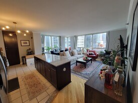 33 W Ontario St, Unit 14A in Chicago, IL - Building Photo