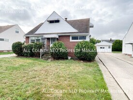 21260 Carol Dr in Cleveland, OH - Building Photo