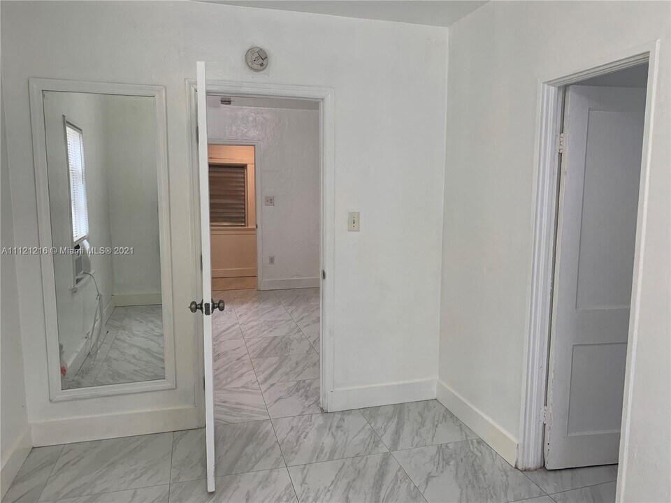 1951 Polk St-Unit -2 in Hollywood, FL - Building Photo