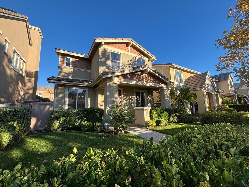 27556 Sunny Creek Dr in Valencia, CA - Building Photo