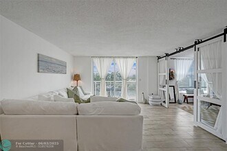 1050 Hillsboro Mile in Hillsboro Beach, FL - Building Photo - Building Photo