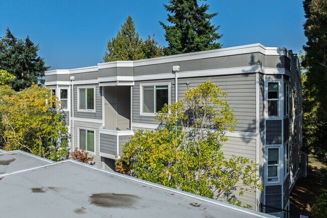 Somerset Estate in Bellevue, WA - Building Photo - Building Photo