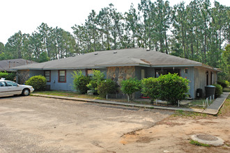 200 Crow Rd in Pensacola, FL - Building Photo - Building Photo