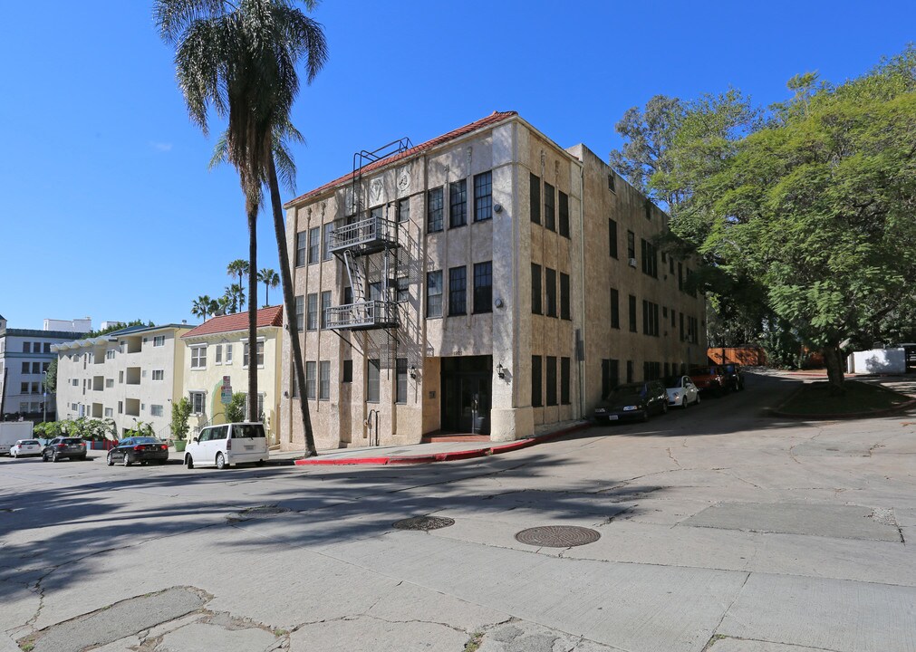 1921 Whitley Ave in Los Angeles, CA - Foto de edificio