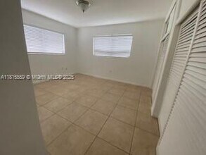 7520 SW 82nd St in Miami, FL - Building Photo - Building Photo