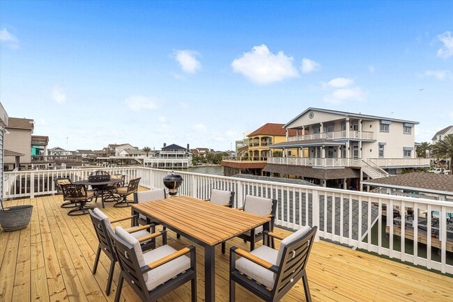 164 Bora Bora Dr in Tiki Island, TX - Foto de edificio - Building Photo